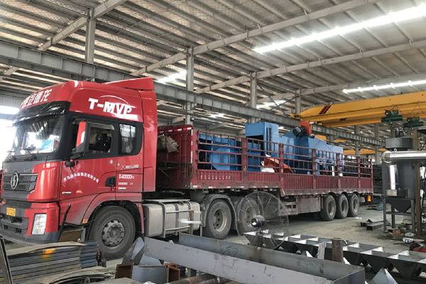 Jiangsu, Taizhou သို့ပေးပို့သည့် Q698 သံမဏိပြားပုံရိုက်စက်ပေါက်ကွဲမှုစက်ကိုတင်ပြီးတင်ပို့သည်